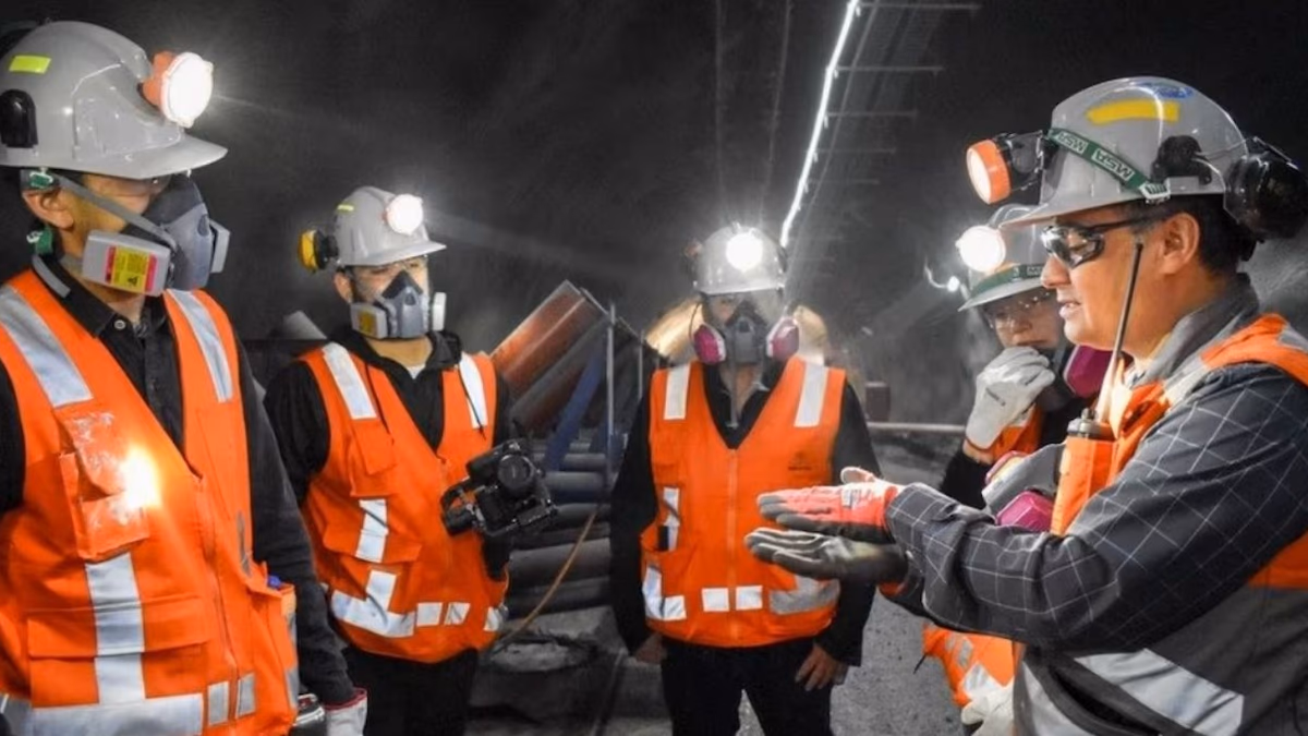 Codelco publica nuevas vacantes laborales en cinco regiones del país: revisa cómo postular