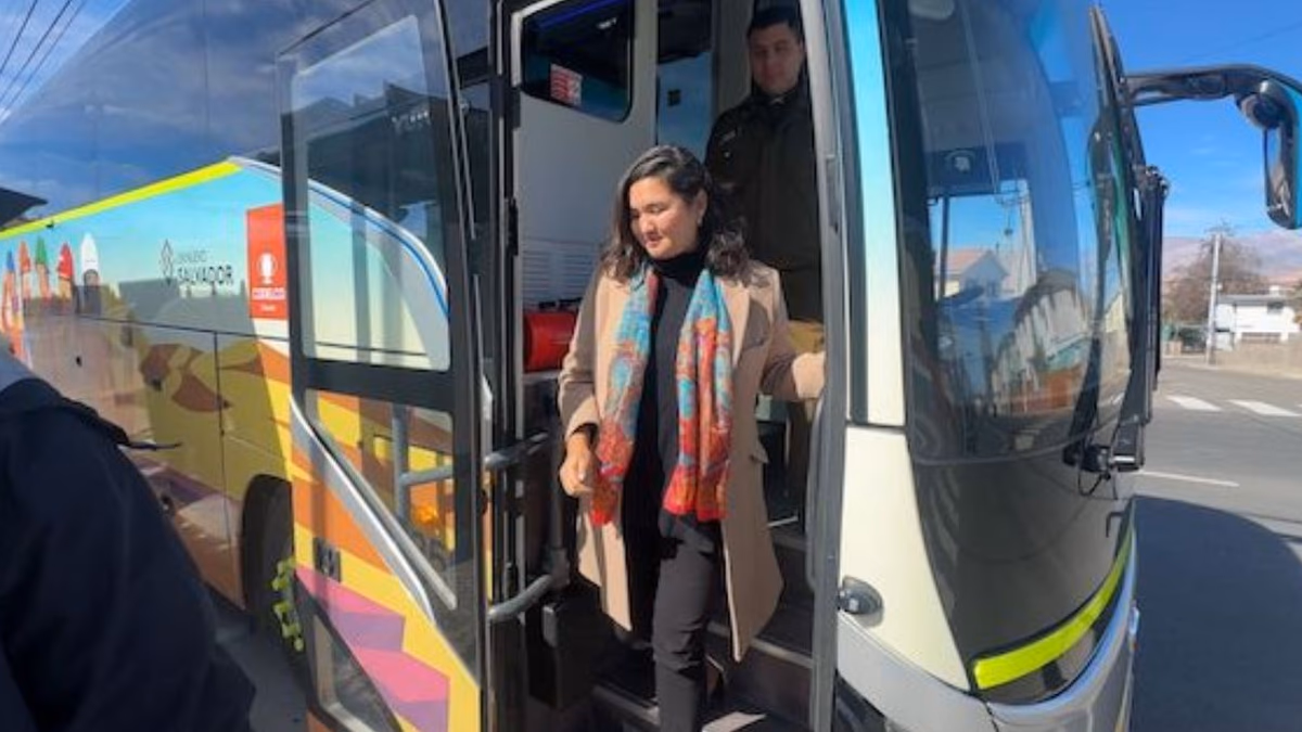 Codelco Salvador inaugura paraderos inteligentes y convierte 100% de su flota a buses eléctricos