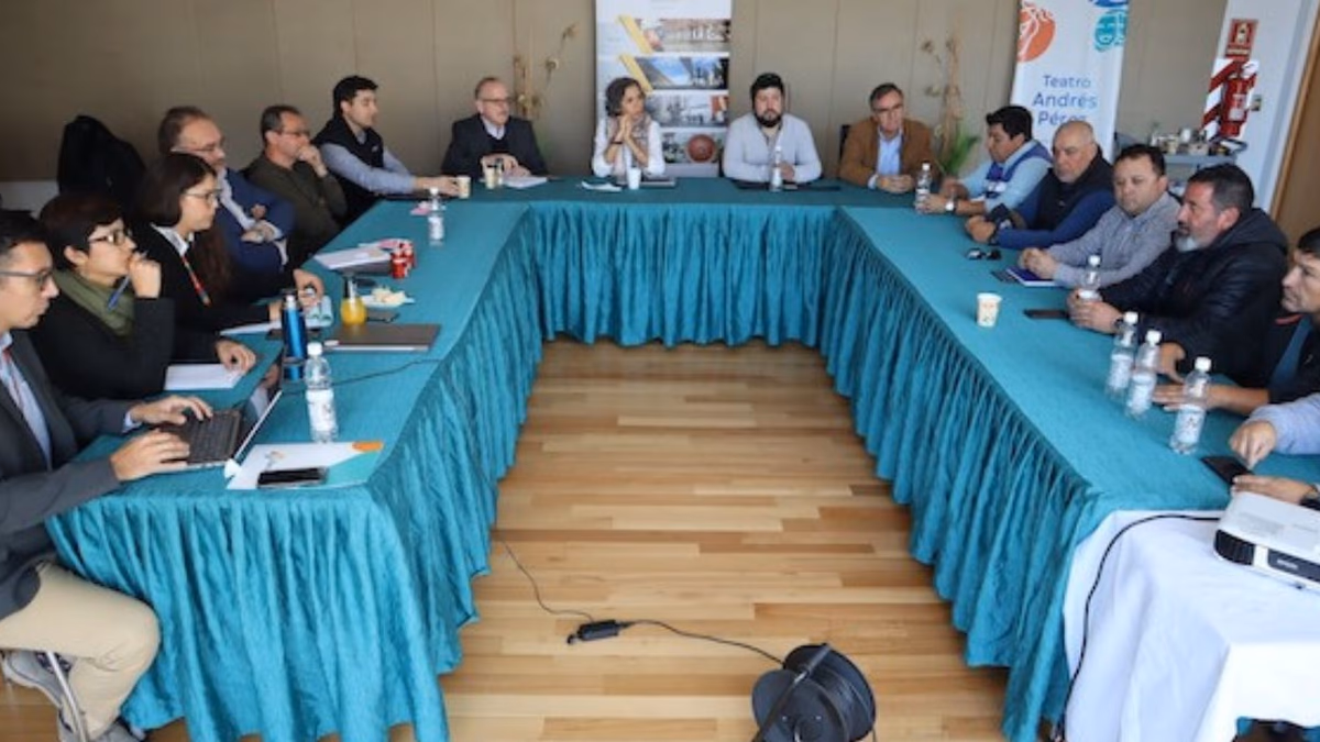 Codelco, Techint E&C, Aguas Horizonte y Municipalidad realizaron encuentros para promover participación de proveedores locales