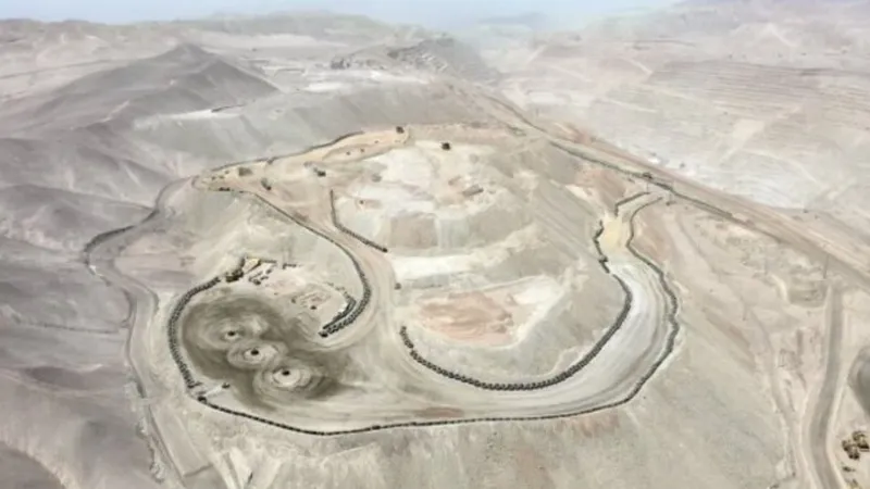 Codelco y Adani firman alianza estratégica para proyectos mineros en Chile