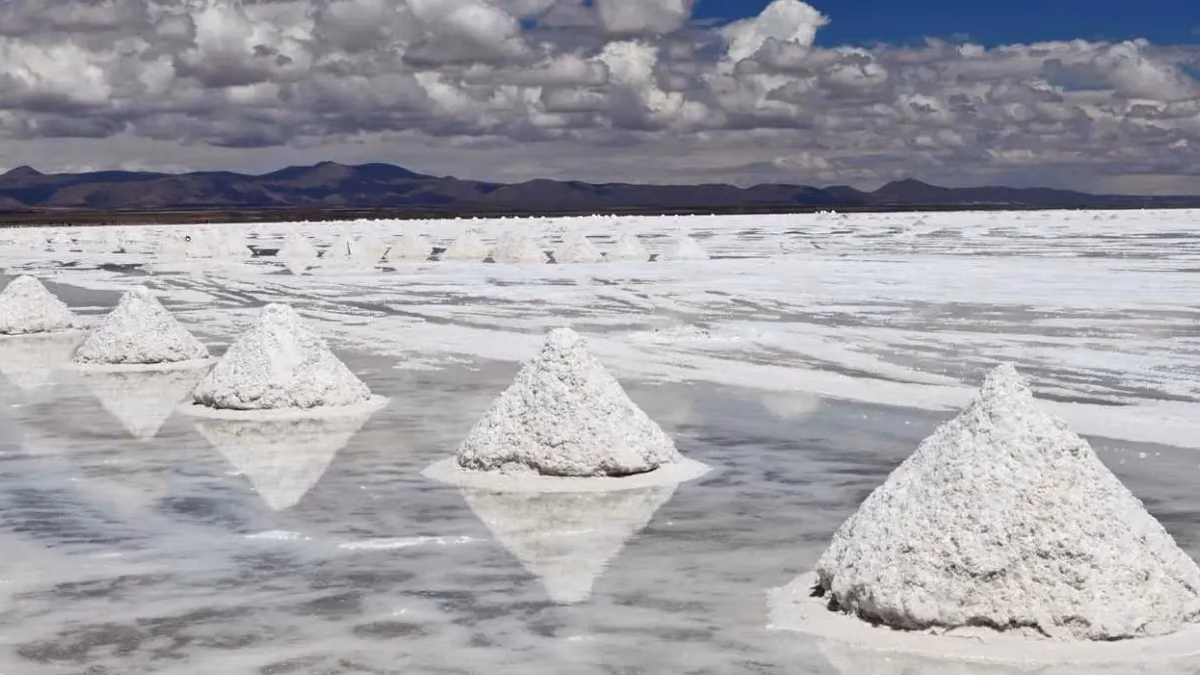 Codelco y SQM completan autorizaciones para histórica alianza en el Salar de Atacama