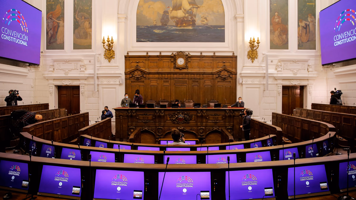 “Comprende una estatización del cobre”: norma que aprobó comisión de Medio Ambiente de la Convención genera críticas desde el sector minero