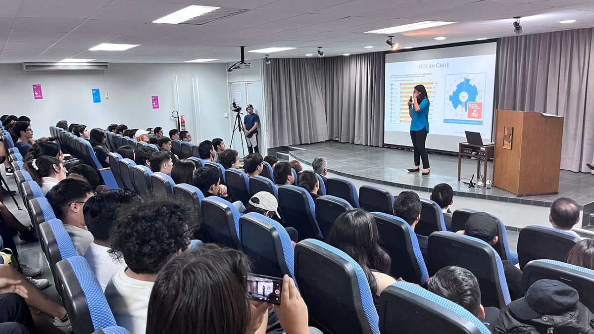 Compromiso minero junto a la Universidad de Antofagasta realizaron charla magistral por la semana de la innovación