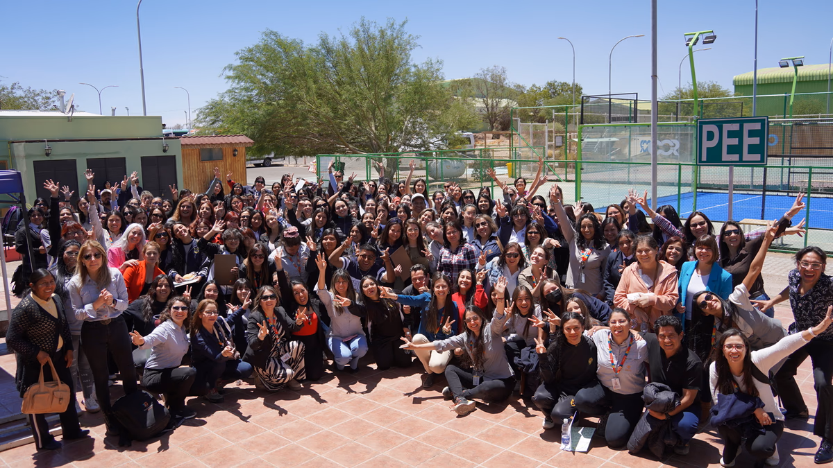 Con emotivo encuentro alumnas de la Escuela de Mujeres Líderes de Codelco Distrito Norte continúan su formación