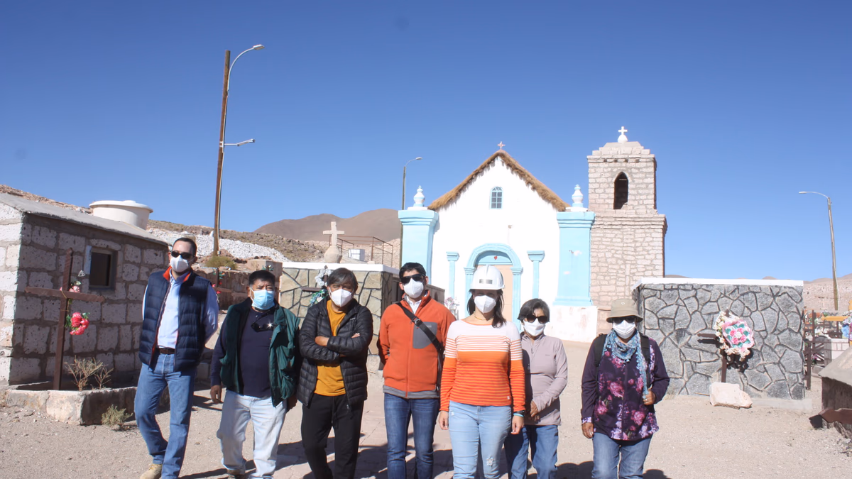 Con energía solar Conchi Viejo iluminó el pueblo con apoyo de Minera El Abra