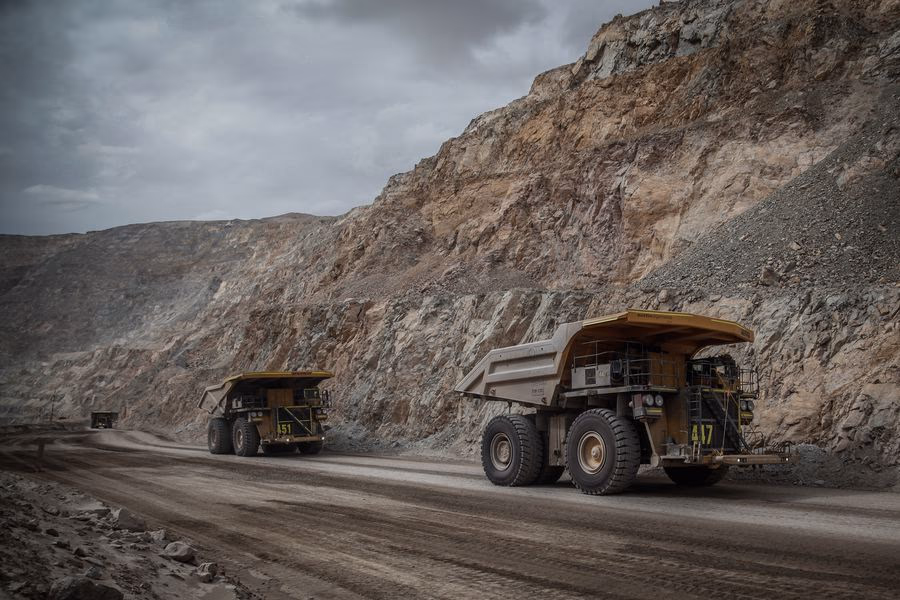 Conflictos geopolíticos y preocupaciones por la inflación siguen golpeando al precio del cobre