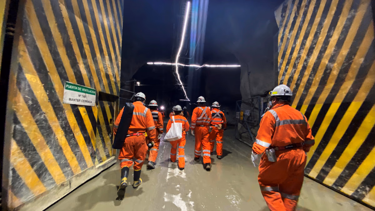 Convocan a paro nacional en todas las divisiones de Codelco tras anuncio de cierre de Ventanas