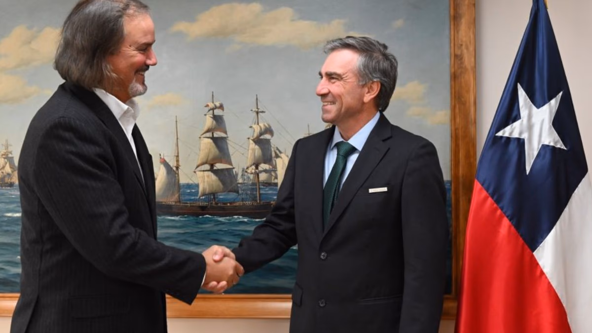 Corfo y Albemarle llegan a acuerdo para desarrollo sostenible del litio en Atacama