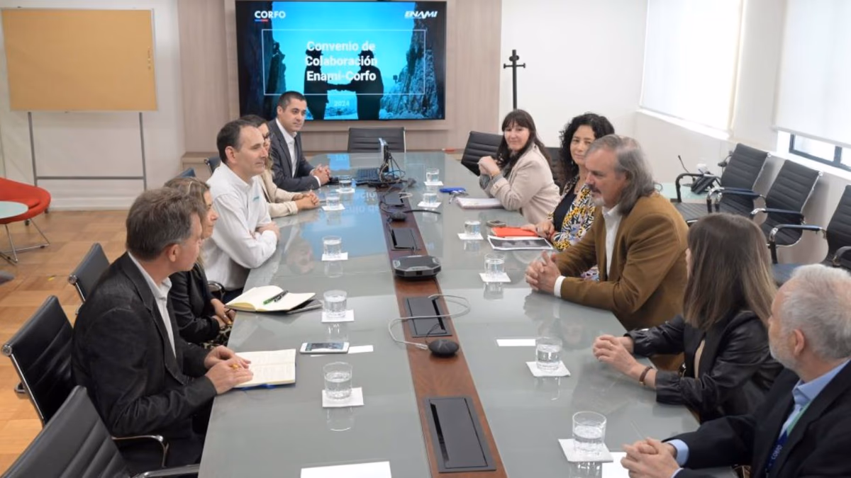 Corfo y Enami suscriben compromiso para impulsar desarrollo tecnológico en la pequeña y mediana minería