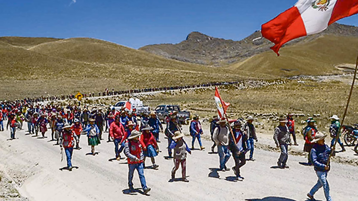 Corredor minero de Perú es desbloqueado por «tregua temporal» en medio de protestas