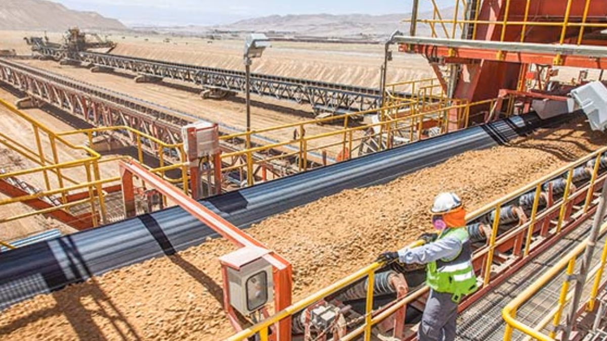 Costo promedio de la electricidad en mineras chilenas supera en 19% al resto de los productores del mundo