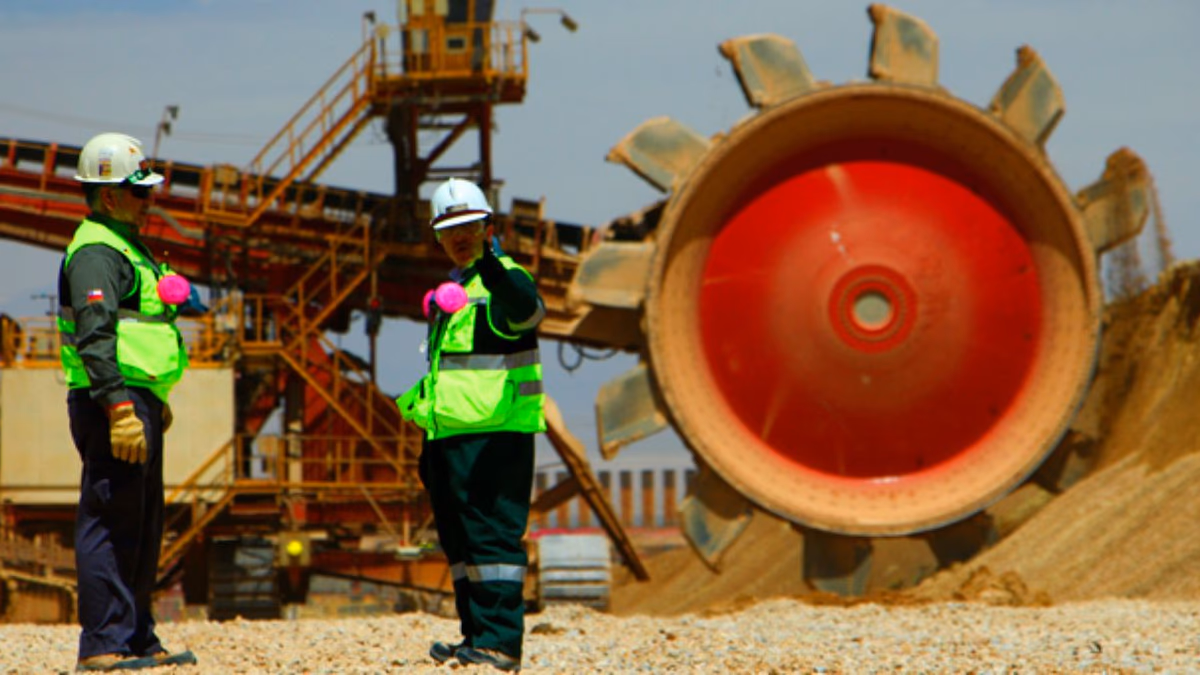 Costos de Codelco entre los más altos de la gran minería y expertos advierten que subirán si no aumenta producción