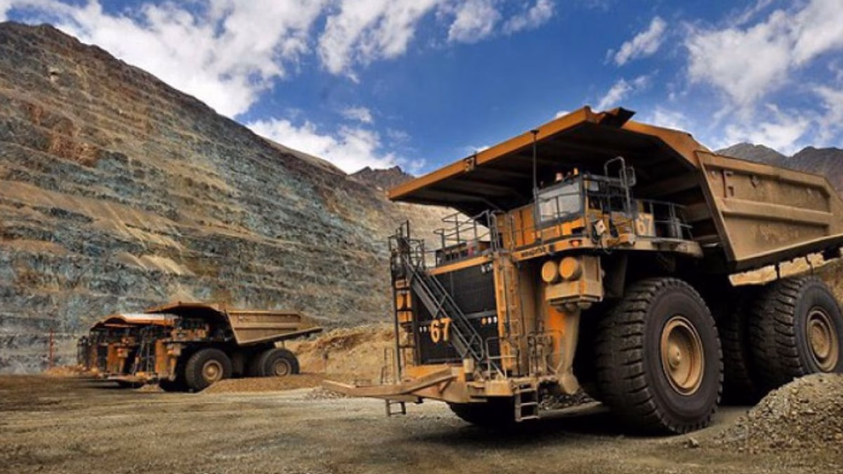 Costos de las grandes mineras suben 15,1% en 2023 por alza de servicios, sueldos y materiales