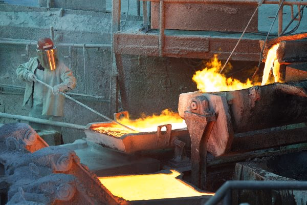 Crisis de Evergrande arrastra al cobre: temores por el efecto en el mercado inmobiliario chino llevan a una fuerte caída del metal