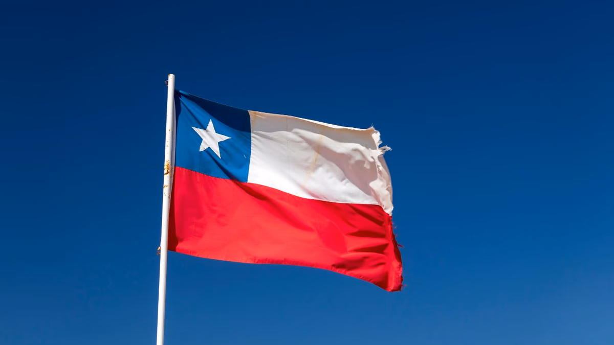 Cuál es la multa por no izar la bandera chilena en las casas durante las fechas patrias