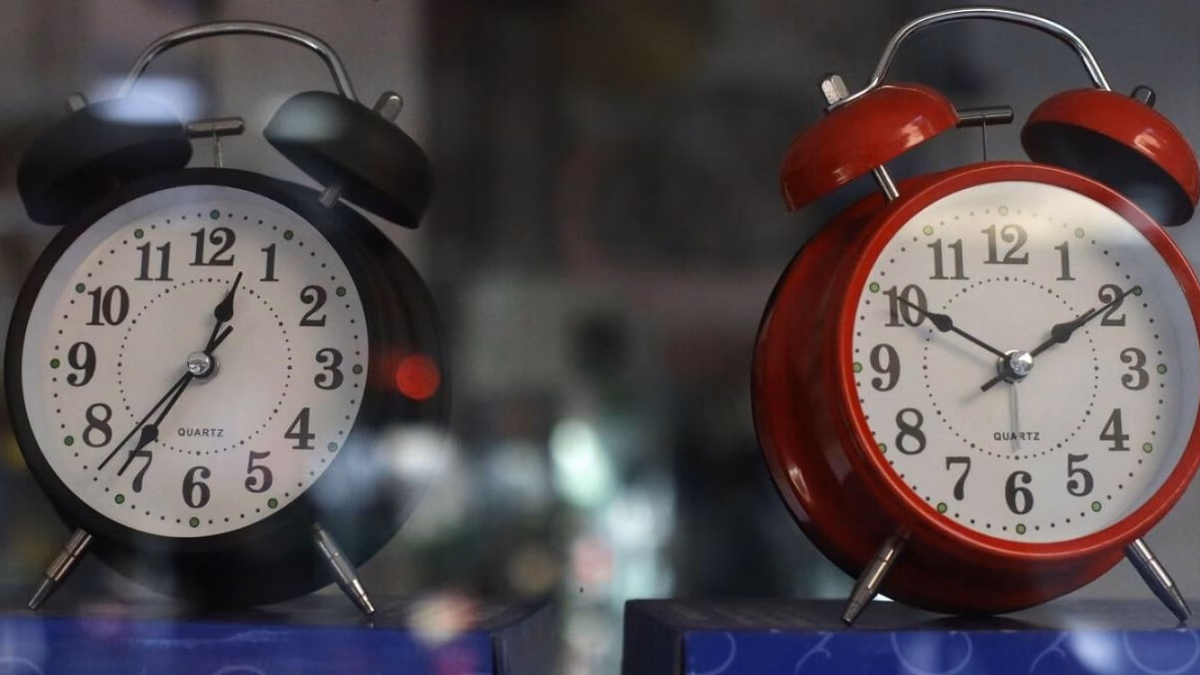¿Cuándo es el cambio de hora en Chile? Revisa la fecha y cómo ajustarlo en tu dispositivo