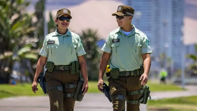 ¿Cuánto gana un carabinero recién egresado? Conoce los sueldos según su grado en la institución