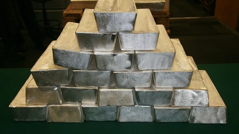 Déficit de plata: mercado encadena seis años de escasez y tensiona la liquidez global