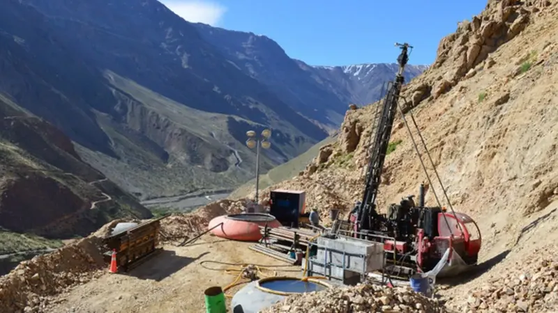Del cielo al suelo: volatilidad política sacude a Los Andes Copper tras frustrada nominación ministerial