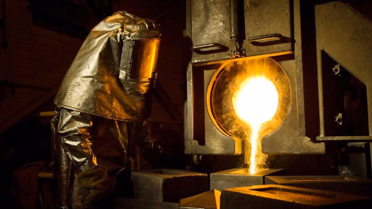 Desafíos para mineras de oro: caída en acciones y costos impactan industria