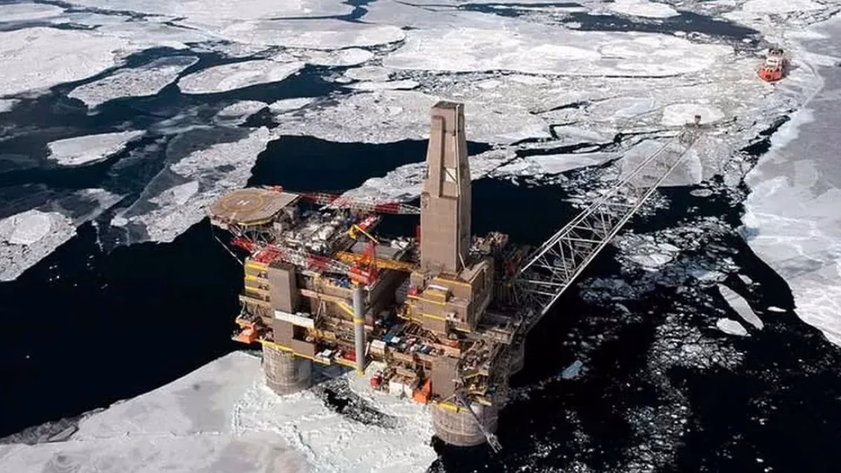 Descubrimiento de grandes reservas de petróleo y gas en la Antártida británica.