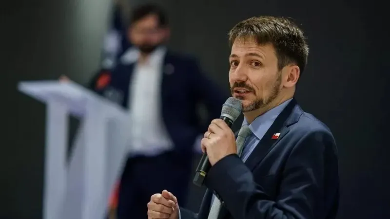Diego Pardow desestima acusación constitucional por posible conflicto de interés