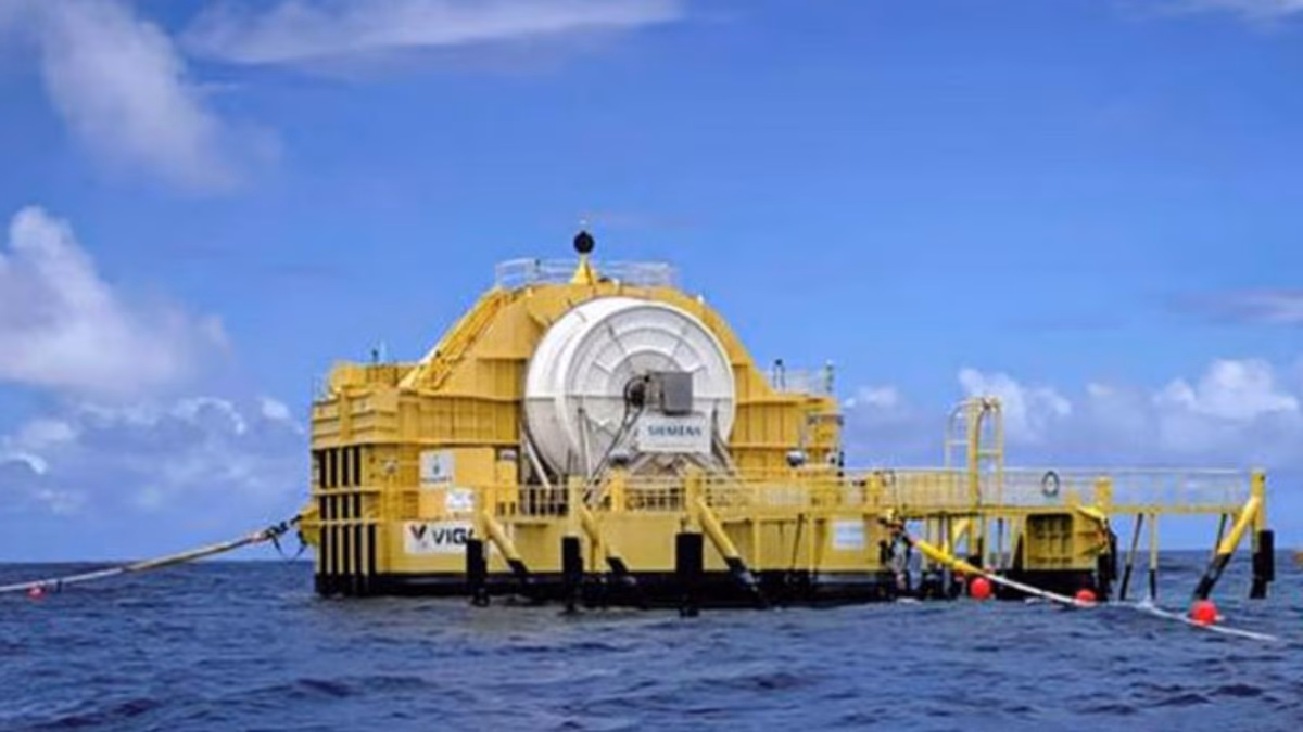 Dispositivo de energía undimotriz instalado en Hawái para generar electricidad de las olas