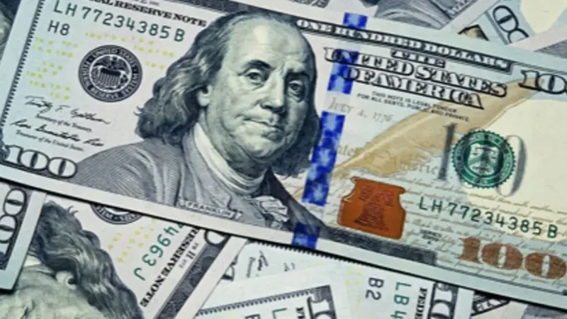 Dólar abre cerca de $940 y vuelve a tensionar al mercado: la prórroga sobre Irán no alcanza y China abre otro frente con EE.UU.