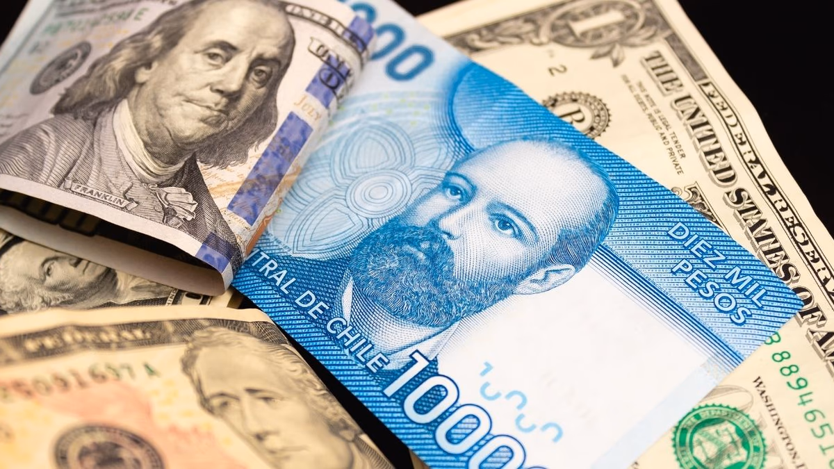 Dólar cae a $973 apoyado en el repunte del cobre y debilitamiento global de la divisa