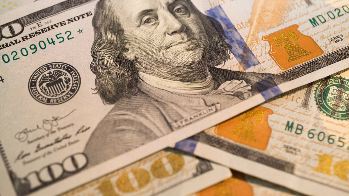 Dólar cae en Chile y bolsas globales repuntan tras anuncio de pausa arancelaria de Trump