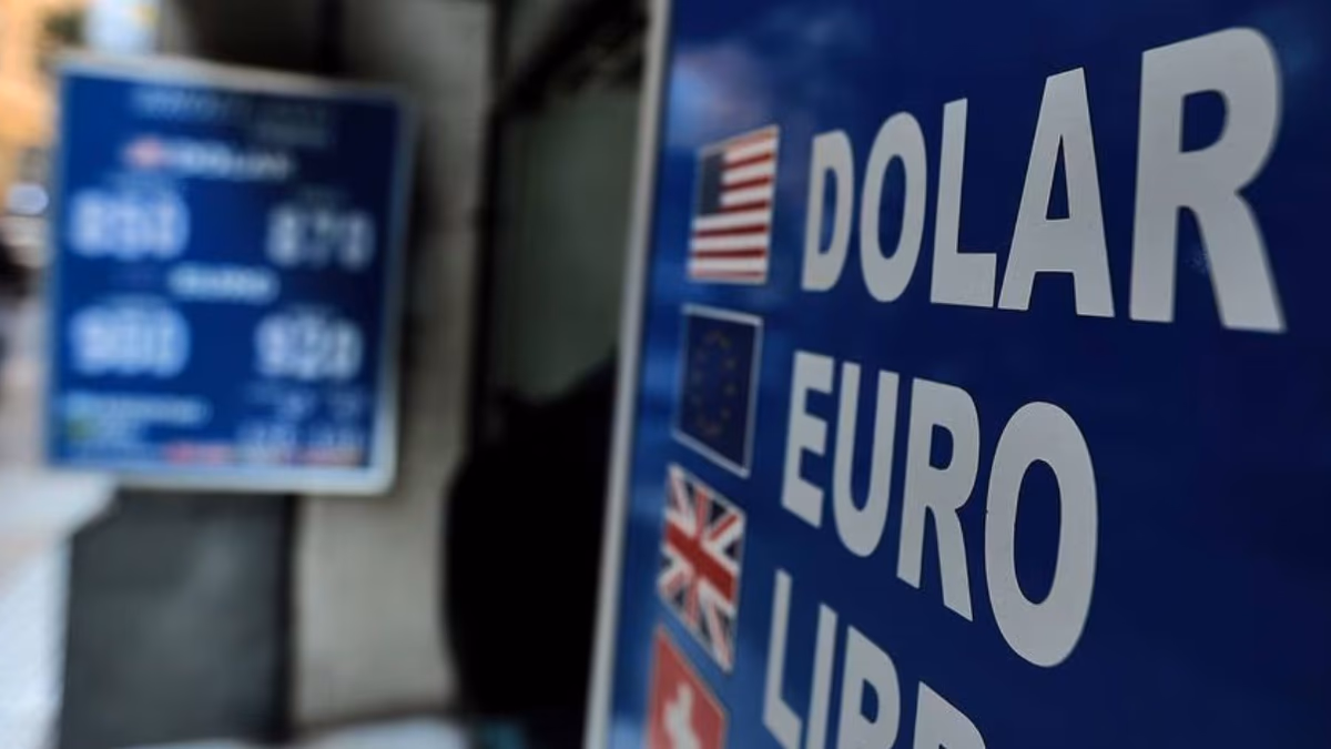 Dólar supera la barrera de los $860 y alcanza su mayor nivel del año