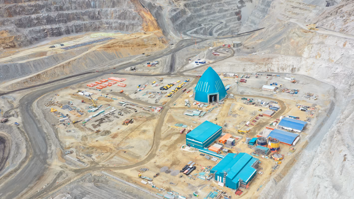 Dos sindicatos de la división Andina de Codelco aprueban iniciar huelga en medio de negociación colectiva