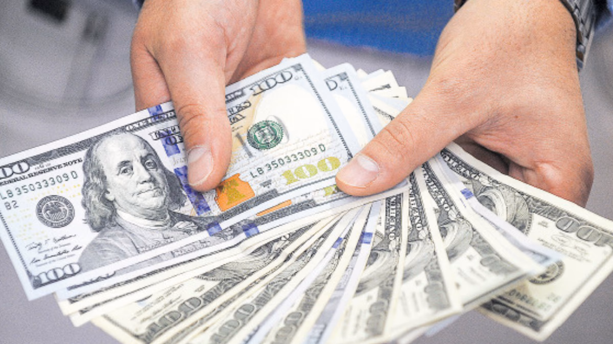 El boom de cuentas corrientes en dólares en Chile no para: durante el primer trimestre se abrieron más de 100 mil