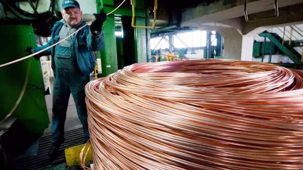 El cobre alcanza precio histórico de 11,000 dólares por tonelada