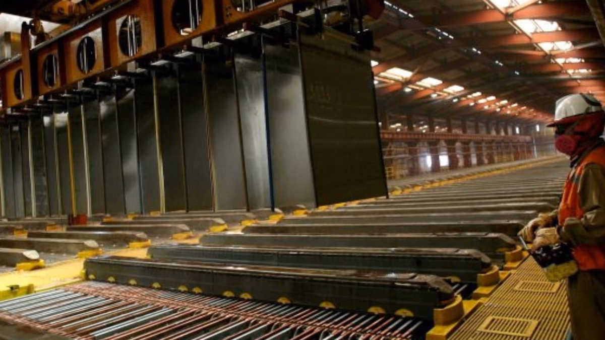 El cobre marca nuevo máximo en dos años sobre los US$ 4,5 mientras persisten los temores por la oferta del metal