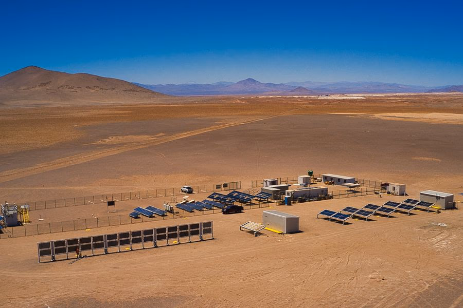 El innovador panel solar desarrollado en Chile que produce energía por ambos lados