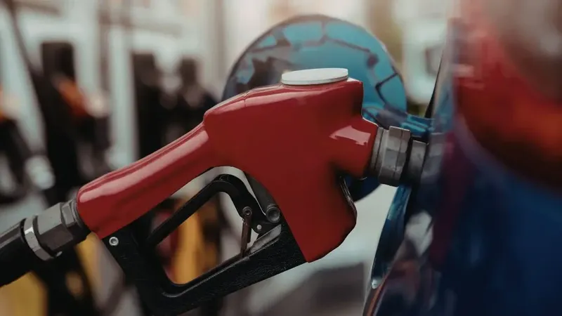 El IPC sube 1% en marzo: gasolina y tomates lideran los aumentos