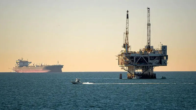 El petróleo ruso queda fuera: India pacta arancel de 18% con Estados Unidos y promete US$500.000 millones