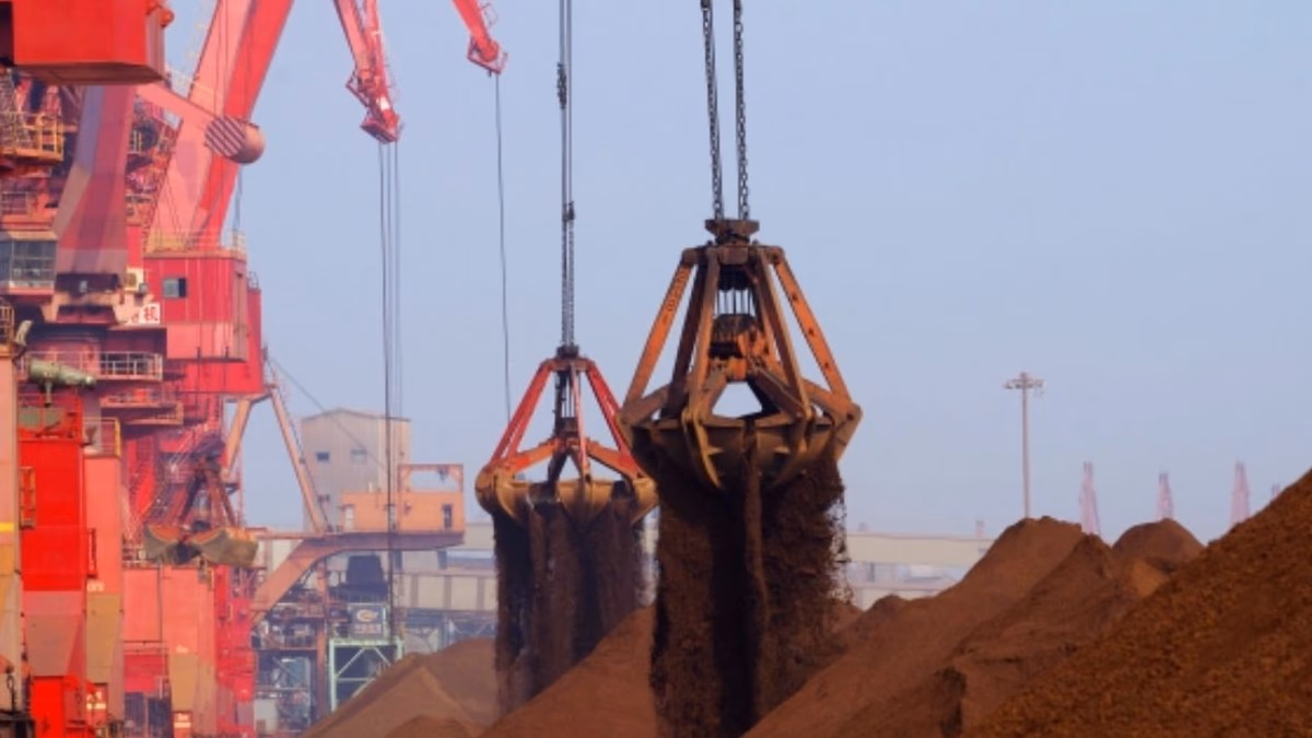 El Precio del Mineral de Hierro Registra su Segunda Ganancia Semanal Impulsado por Estímulos en China