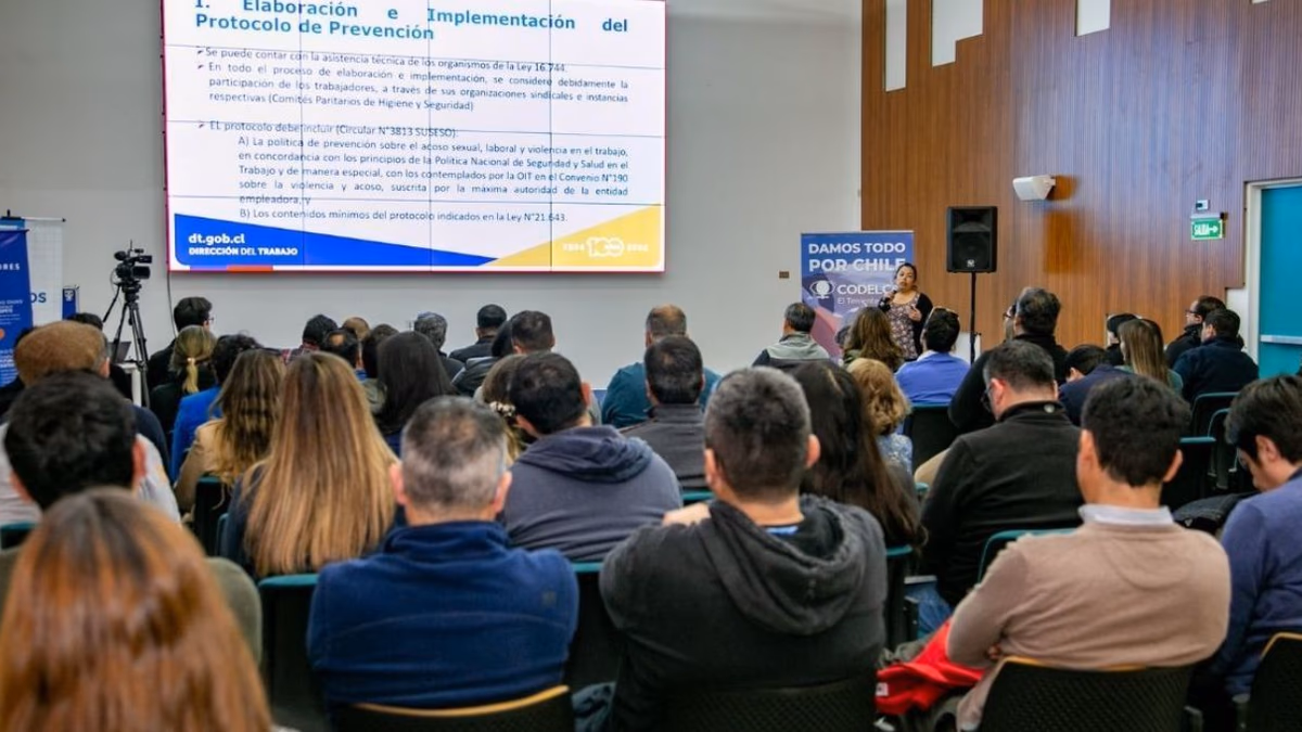 El Teniente y Dirección del Trabajo capacitan a 80 empresas colaboradoras en la implementación de la Ley Karin