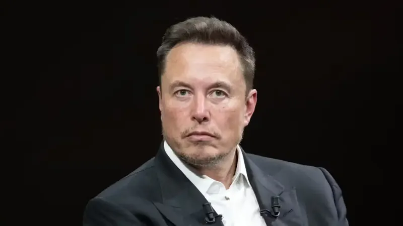 Elon Musk acusa a Apple de favoritismo con App de OpenAI