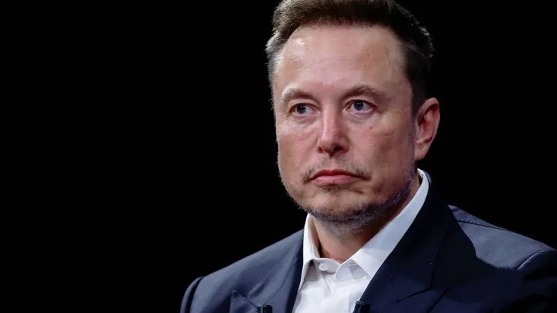 Elon Musk acusa a OpenAI de abandonar su misión sin fines de lucro durante juicio en California