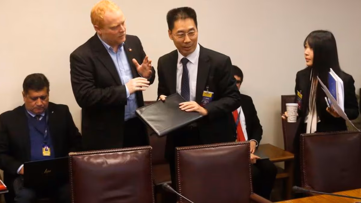 Embajador chino critica sobretasas al acero y afirma que “contraviene el consenso alcanzado” entre Boric y Xi