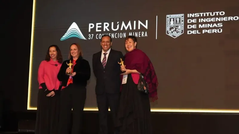 Embajadora de Australia y exembajador de Canadá fueron reconocidos en PERUMIN 37