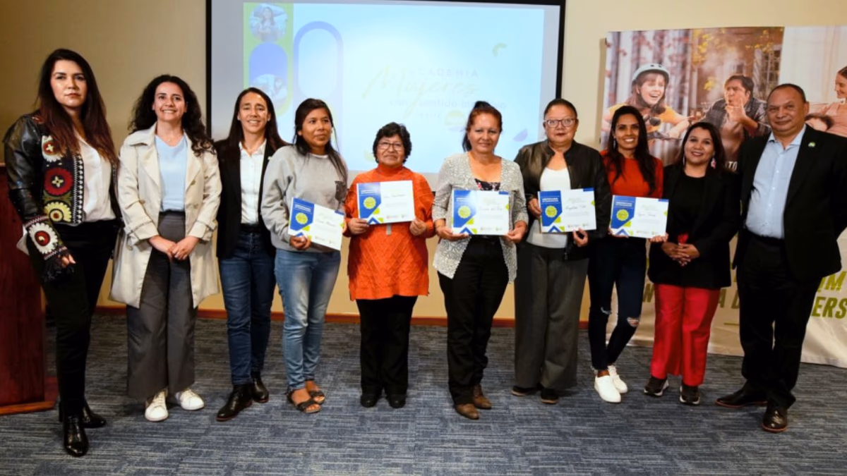 Emprendedoras de Tarapacá culminan Academia “Mujeres con Sentido Inclusivo 2023”