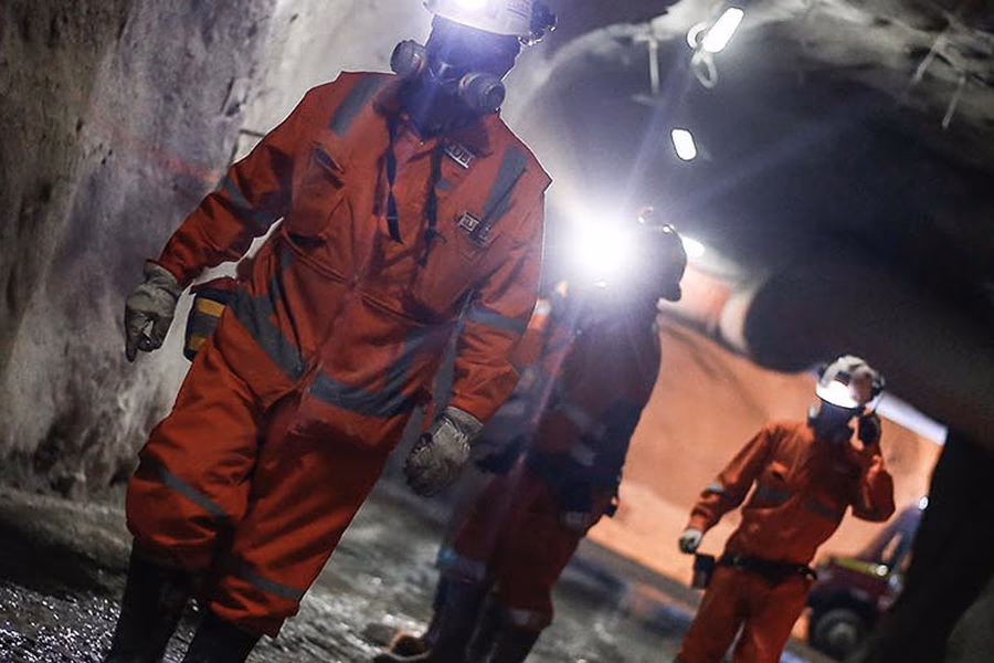 Empresas de la gran minería son las que menos trabajadores extranjeros tienen en Chile
