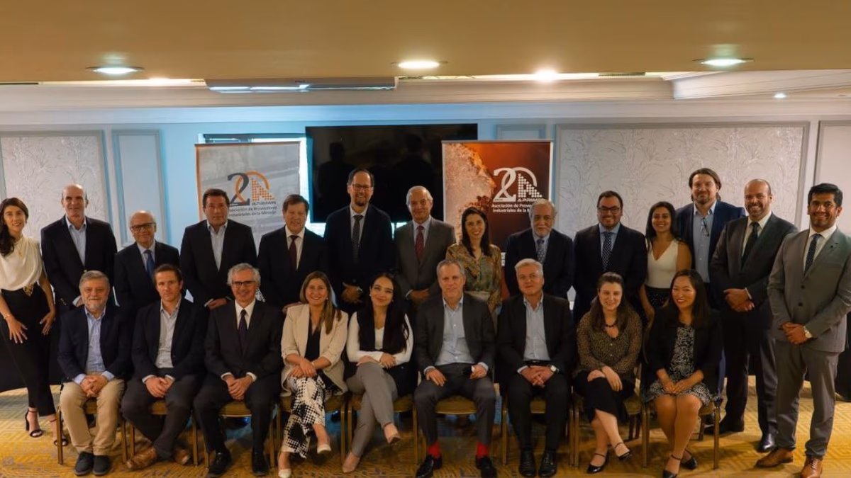Empresas mineras en Chile unifican evaluaciones de salud para mejorar eficiencia.