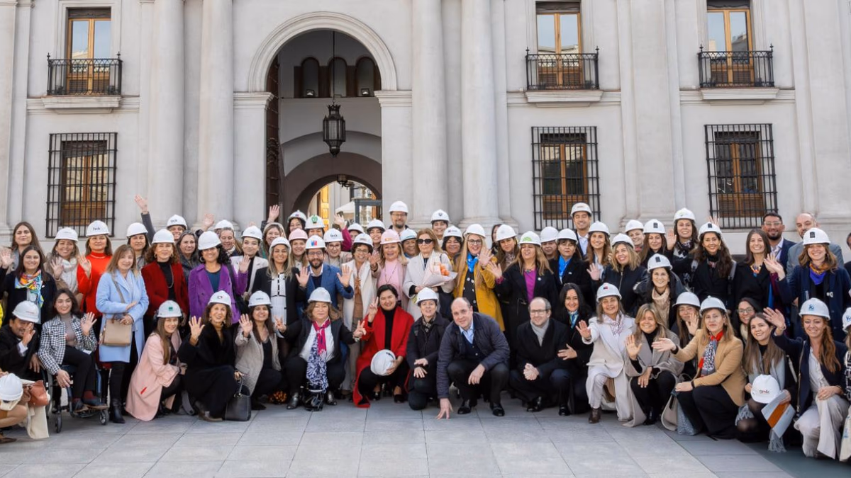 En el palacio de la moneda AMTC llama a impulsar políticas públicas que aborden una mayor participación femenina en carreras STEM y en el mundo científico minero