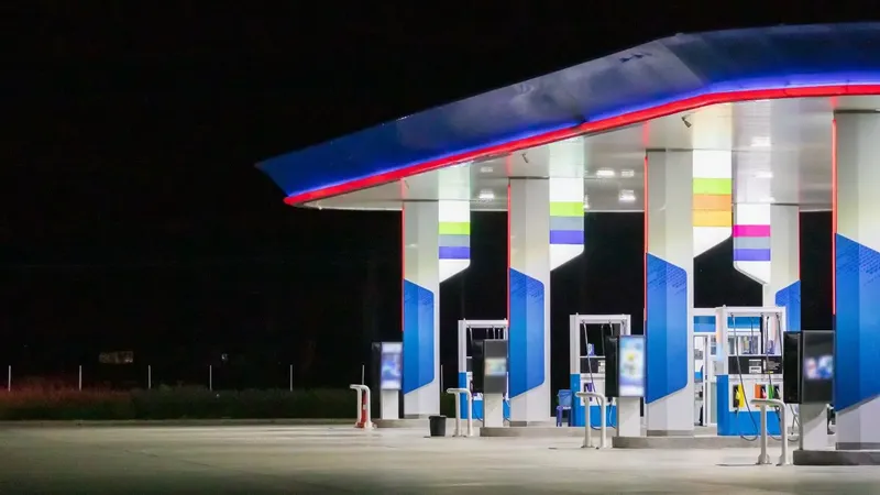 Enap anuncia fuerte baja en combustibles: Gasolinas de 93 y 97 caen más de $26 por litro