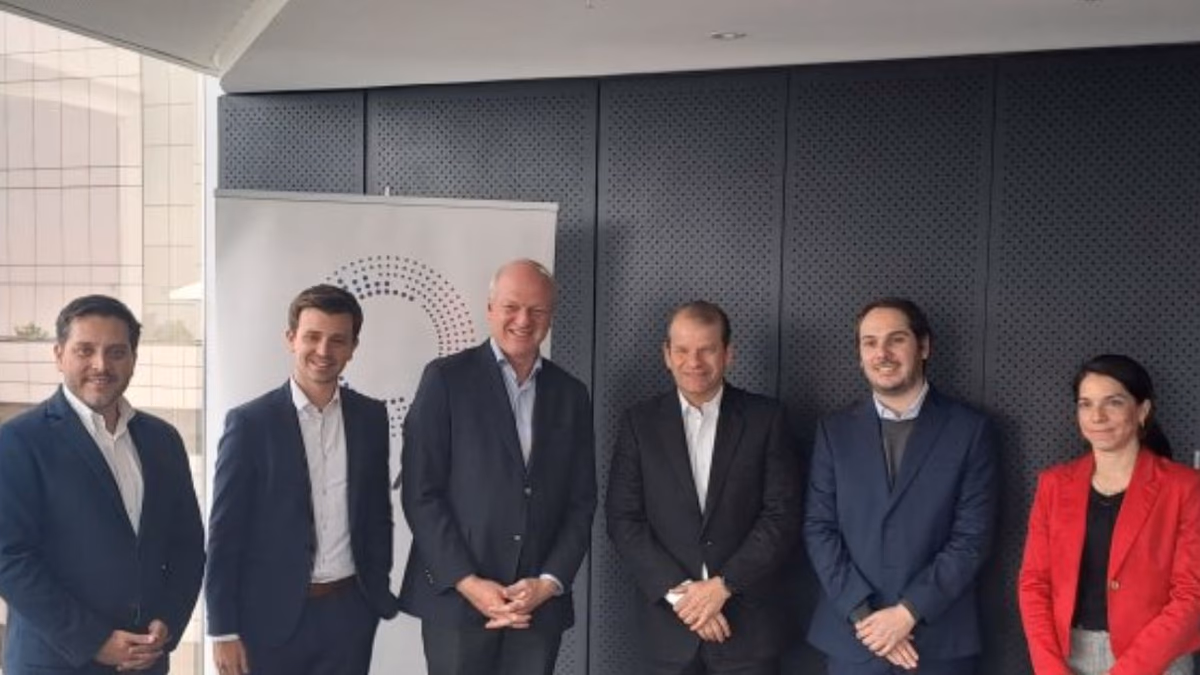 ENAP firma acuerdo con dos empresas para evaluar la producción de combustibles sintéticos en sus refinerías